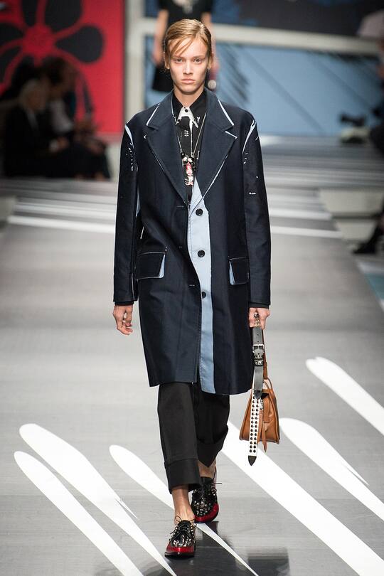 Runway-Bild der Prada Frühjahr/Sommer 2018 Show in Mailand