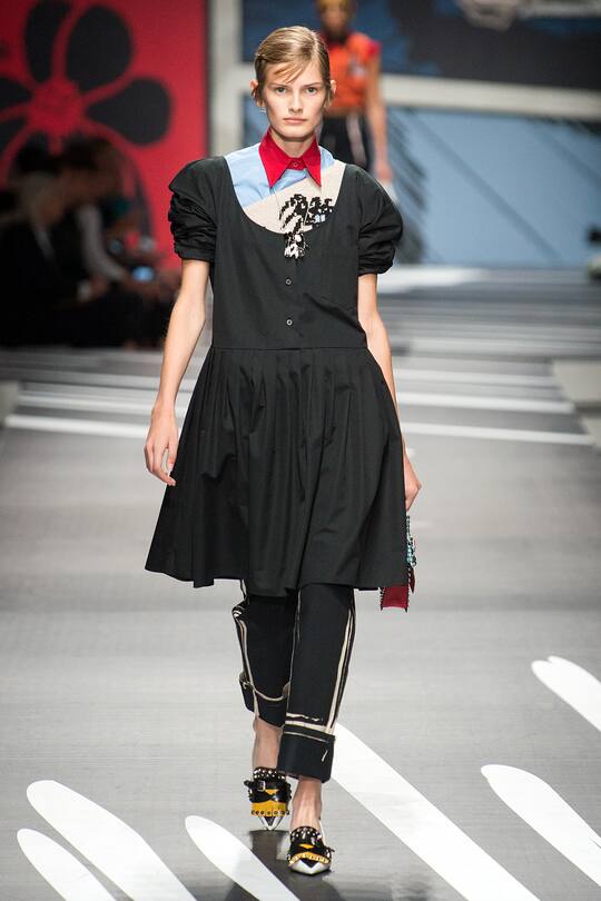 Runway-Bild der Prada Frühjahr/Sommer 2018 Show in Mailand