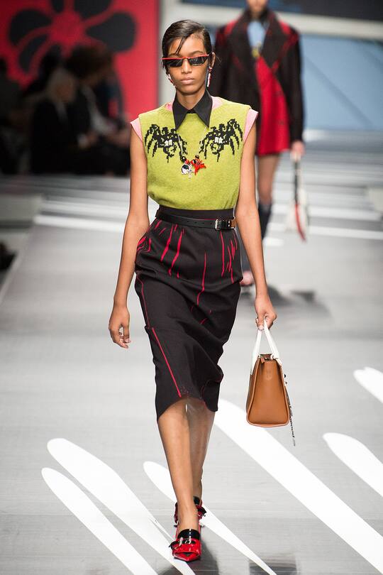 Runway-Bild der Prada Frühjahr/Sommer 2018 Show in Mailand