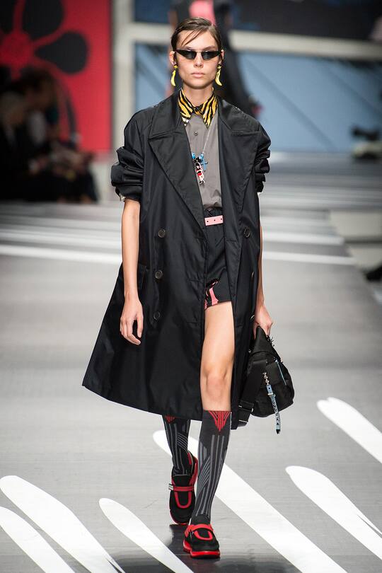 Runway-Bild der Prada Frühjahr/Sommer 2018 Show in Mailand