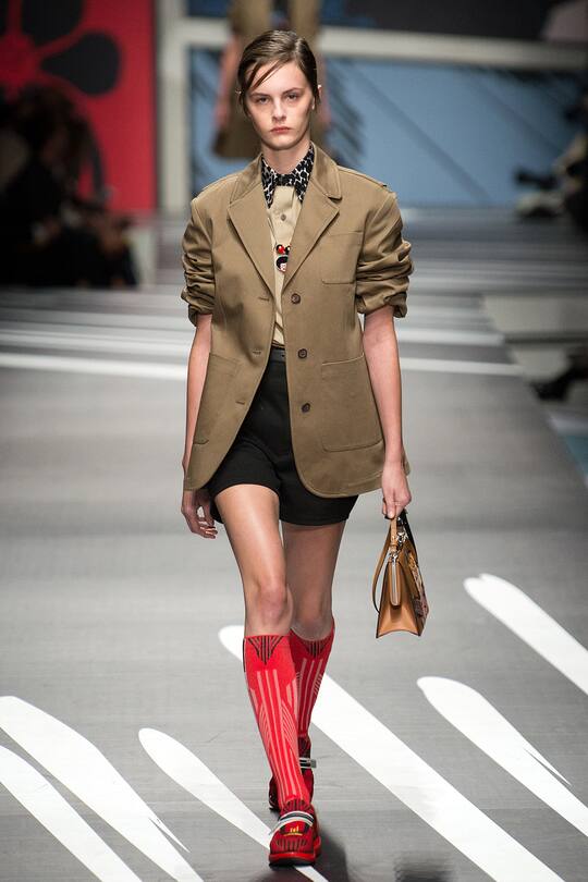 Runway-Bild der Prada Frühjahr/Sommer 2018 Show in Mailand