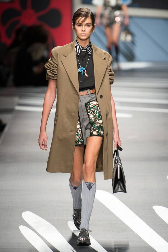 Runway-Bild der Prada Frühjahr/Sommer 2018 Show in Mailand