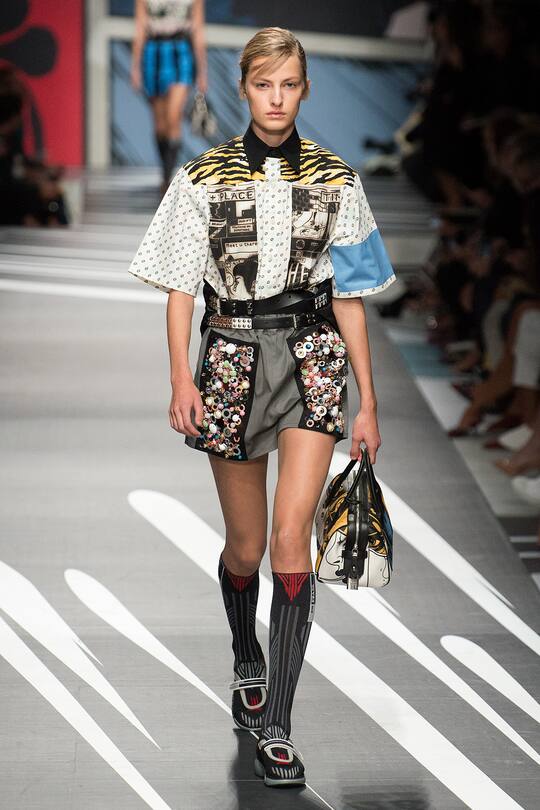 Runway-Bild der Prada Frühjahr/Sommer 2018 Show in Mailand