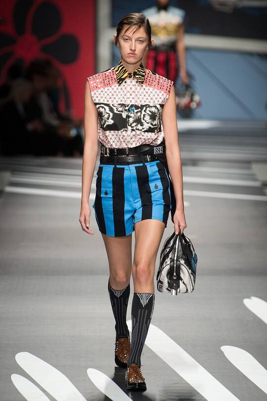 Runway-Bild der Prada Frühjahr/Sommer 2018 Show in Mailand
