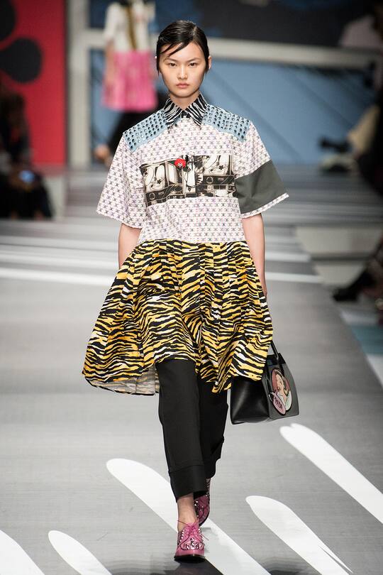 Runway-Bild der Prada Frühjahr/Sommer 2018 Show in Mailand