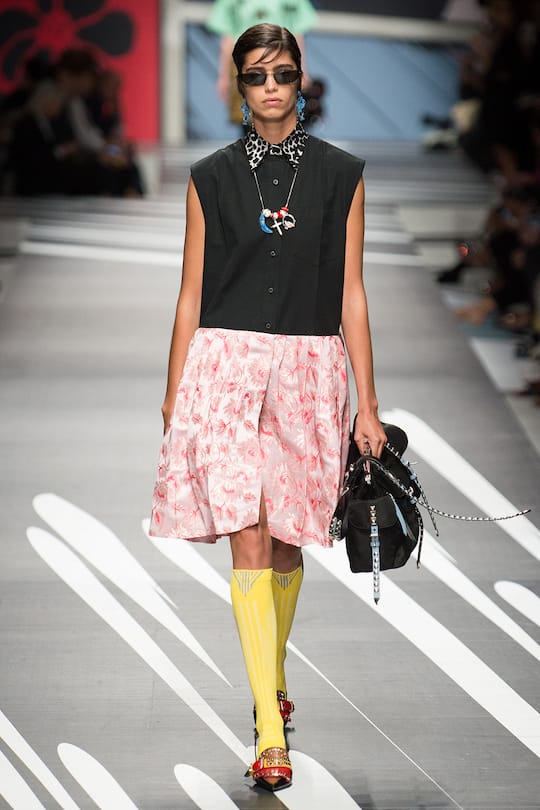 Runway-Bild der Prada Frühjahr/Sommer 2018 Show in Mailand