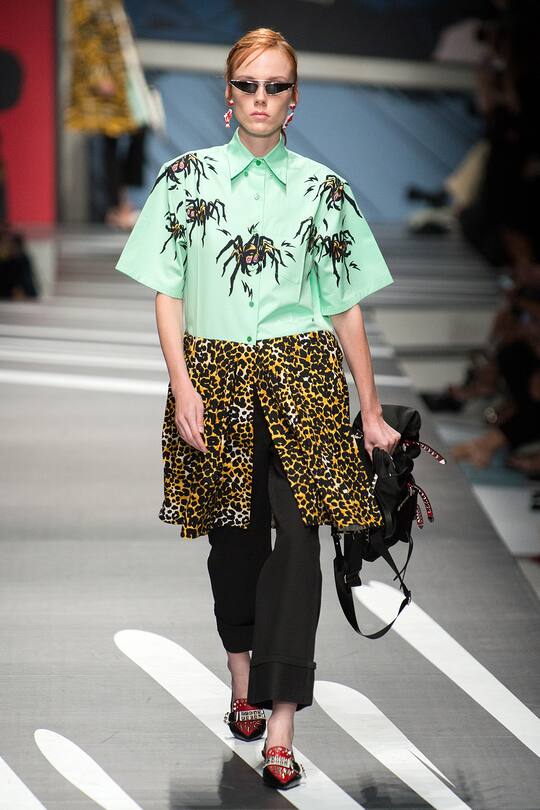 Runway-Bild der Prada Frühjahr/Sommer 2018 Show in Mailand
