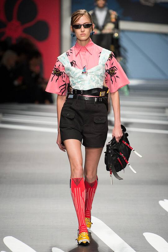 Runway-Bild der Prada Frühjahr/Sommer 2018 Show in Mailand