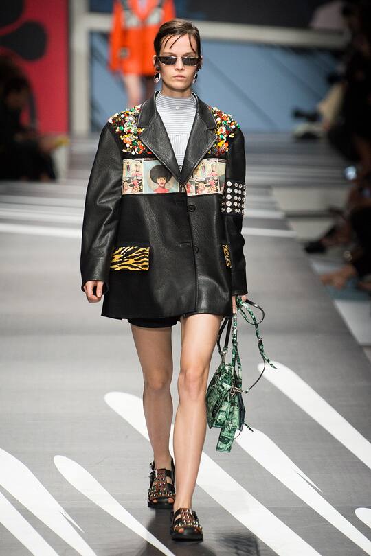Runway-Bild der Prada Frühjahr/Sommer 2018 Show in Mailand