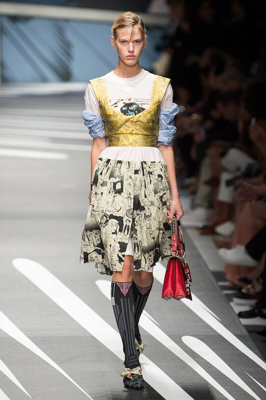 Runway-Bild der Prada Frühjahr/Sommer 2018 Show in Mailand