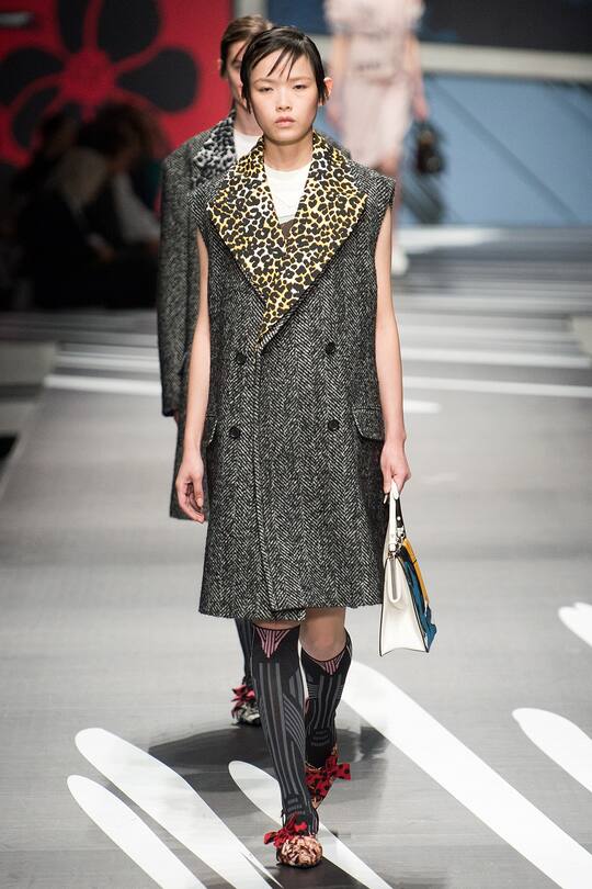 Runway-Bild der Prada Frühjahr/Sommer 2018 Show in Mailand