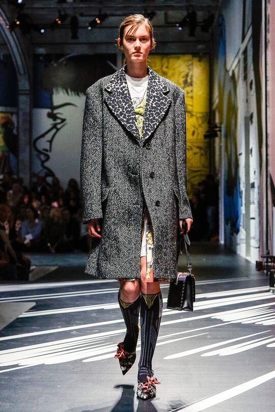 Runway-Bild der Prada Frühjahr/Sommer 2018 Show in Mailand