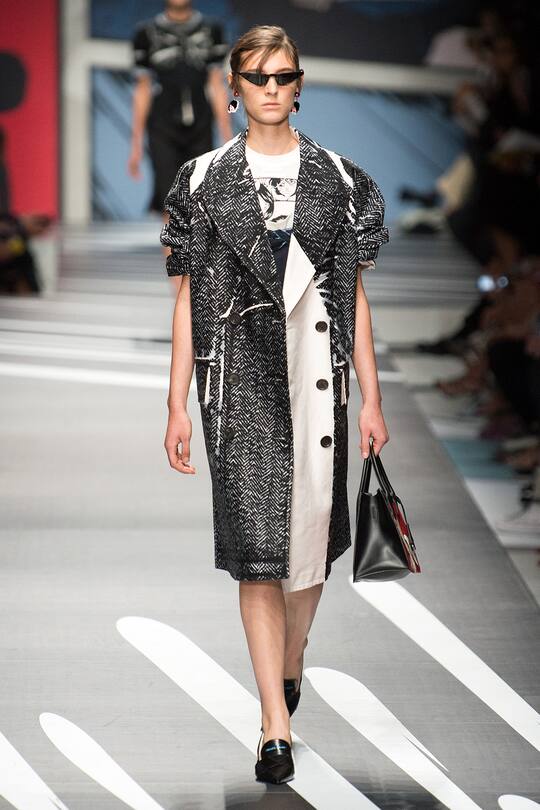 Runway-Bild der Prada Frühjahr/Sommer 2018 Show in Mailand