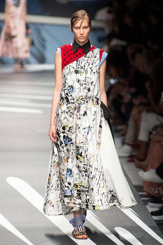 Runway-Bild der Prada Frühjahr/Sommer 2018 Show in Mailand