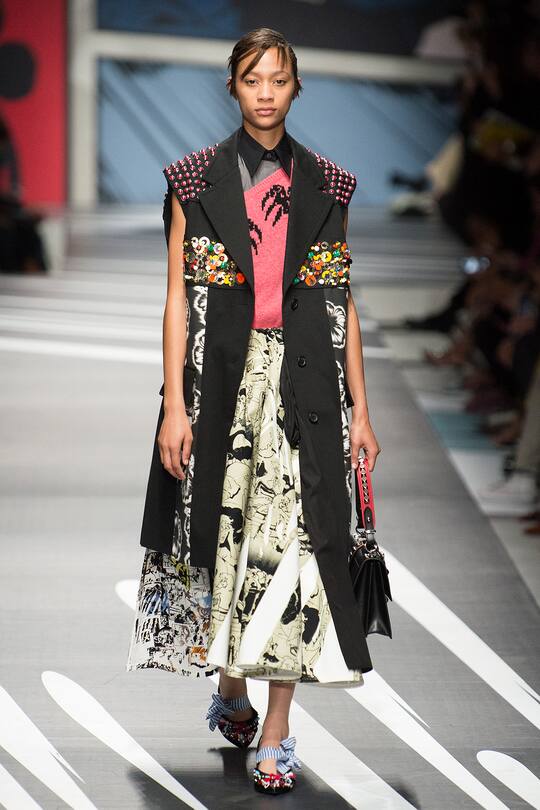 Runway-Bild der Prada Frühjahr/Sommer 2018 Show in Mailand