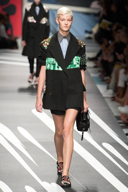 Runway-Bild der Prada Frühjahr/Sommer 2018 Show in Mailand