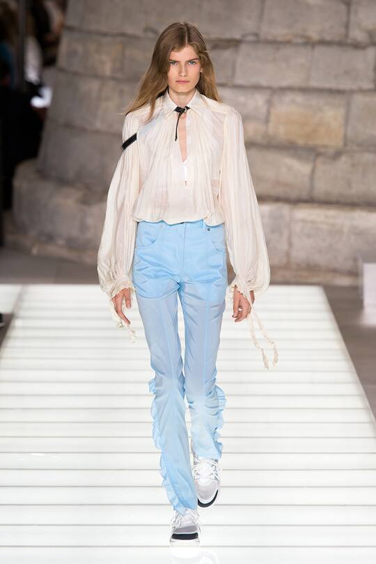 Runway-Bild der Louis Vuitton Frühjahr/Sommer 2018 Show in Paris