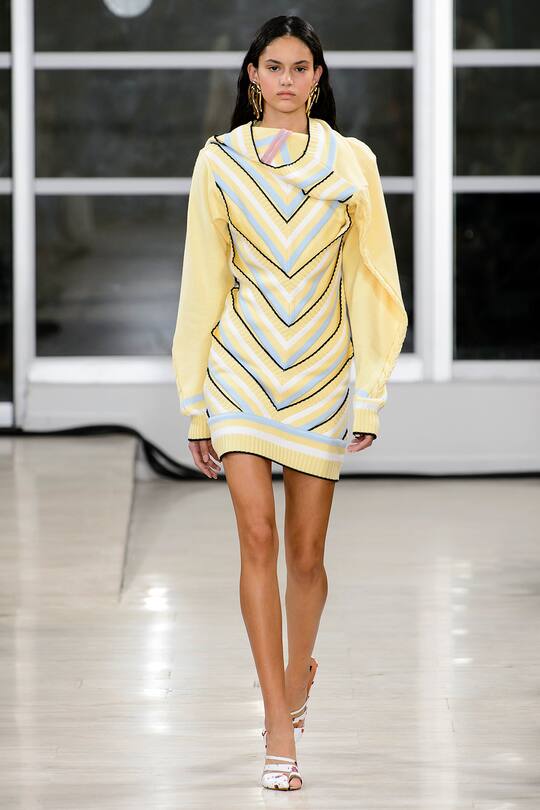 Runway-Bild der Y/Project Frühjahr/Sommer 2018 Show in Paris