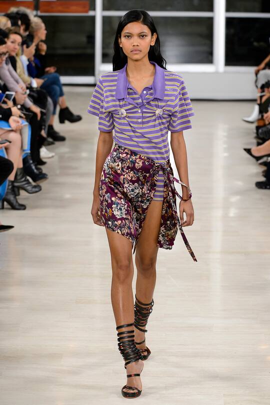 Runway-Bild der Y/Project Frühjahr/Sommer 2018 Show in Paris