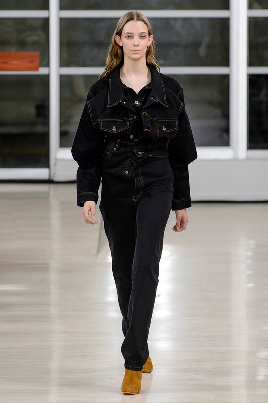 Runway-Bild der Y/Project Frühjahr/Sommer 2018 Show in Paris