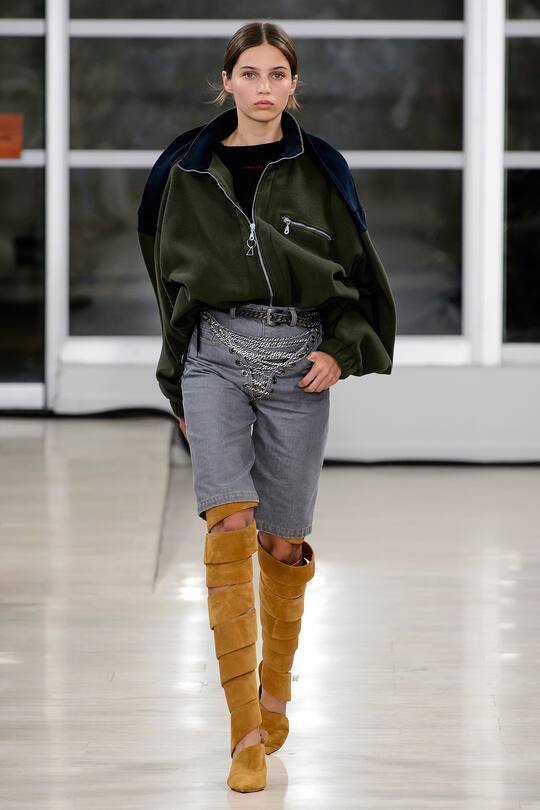 Runway-Bild der Y/Project Frühjahr/Sommer 2018 Show in Paris