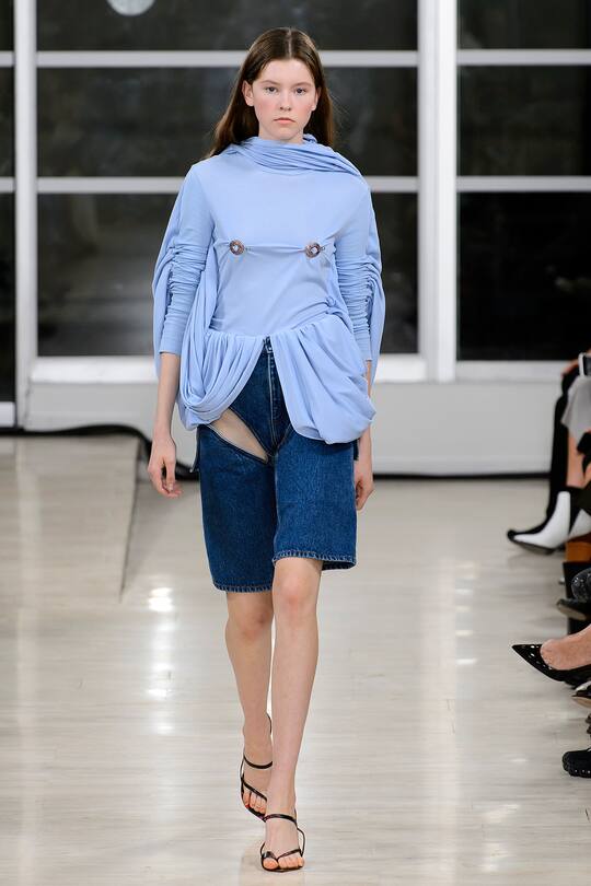 Runway-Bild der Y/Project Frühjahr/Sommer 2018 Show in Paris