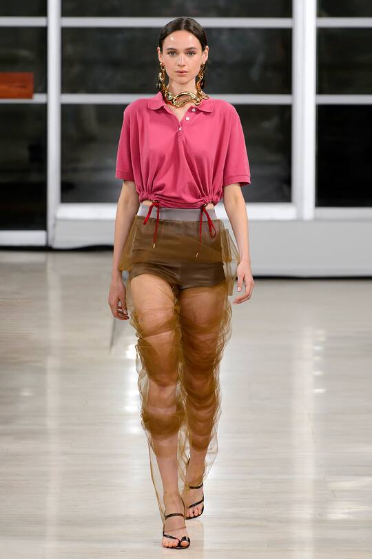 Runway-Bild der Y/Project Frühjahr/Sommer 2018 Show in Paris