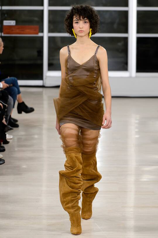 Runway-Bild der Y/Project Frühjahr/Sommer 2018 Show in Paris