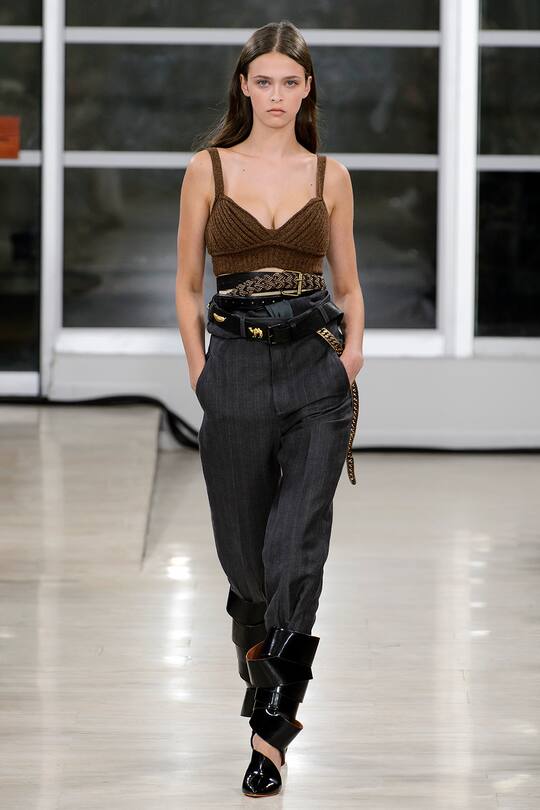 Runway-Bild der Y/Project Frühjahr/Sommer 2018 Show in Paris