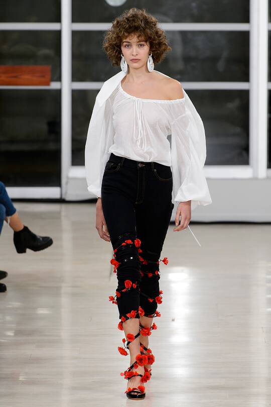 Runway-Bild der Y/Project Frühjahr/Sommer 2018 Show in Paris