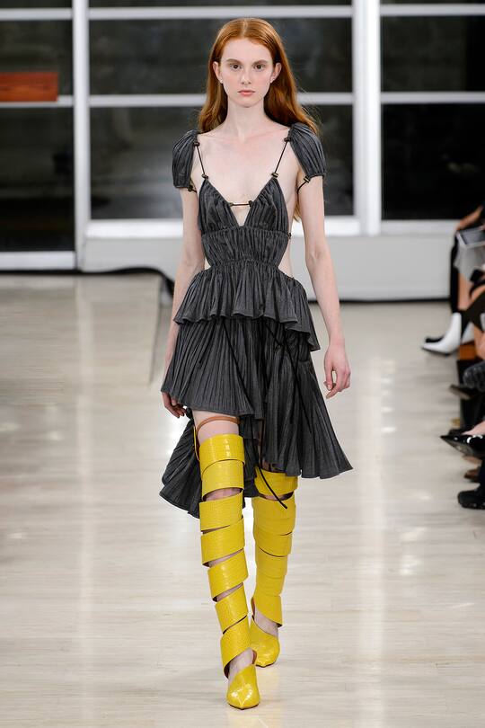 Runway-Bild der Y/Project Frühjahr/Sommer 2018 Show in Paris