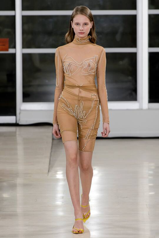 Runway-Bild der Y/Project Frühjahr/Sommer 2018 Show in Paris