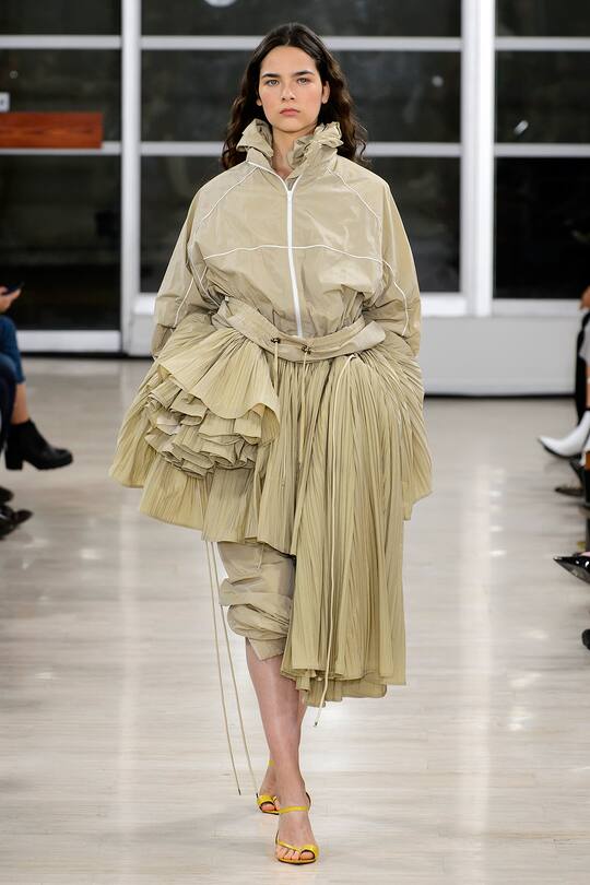 Runway-Bild der Y/Project Frühjahr/Sommer 2018 Show in Paris