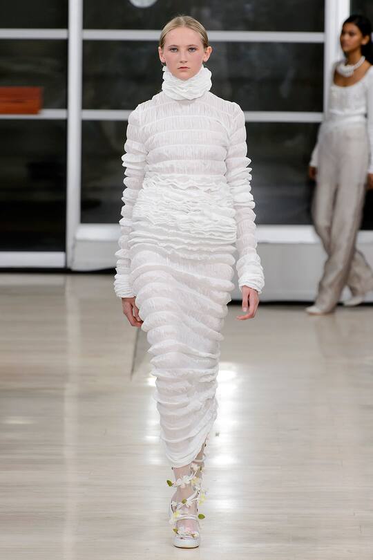 Runway-Bild der Y/Project Frühjahr/Sommer 2018 Show in Paris