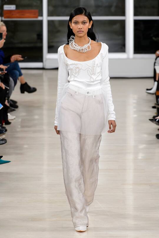 Runway-Bild der Y/Project Frühjahr/Sommer 2018 Show in Paris