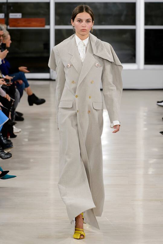 Runway-Bild der Y/Project Frühjahr/Sommer 2018 Show in Paris