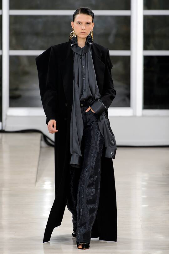 Runway-Bild der Y/Project Frühjahr/Sommer 2018 Show in Paris