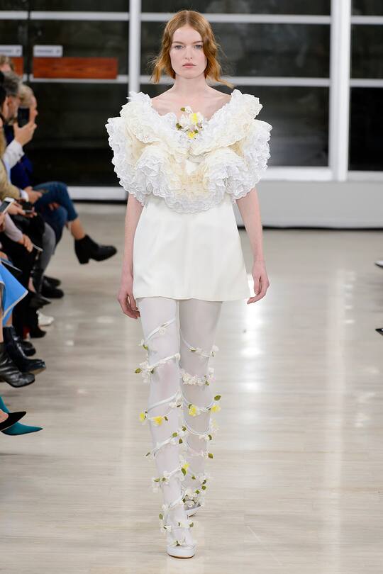 Runway-Bild der Y/Project Frühjahr/Sommer 2018 Show in Paris