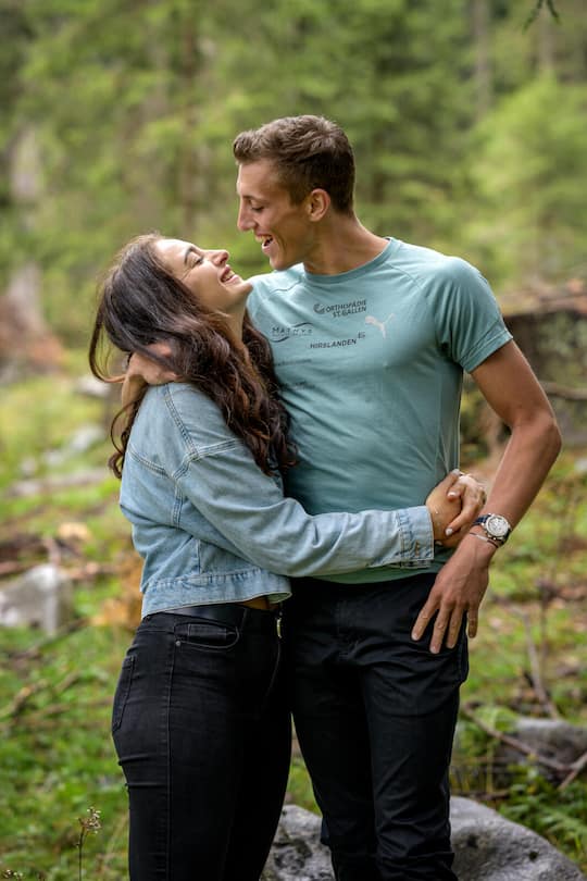 Simon Ehammer ist ein Schweizer Leichtathlet, mit seiner Freundin Tatjana Meklau