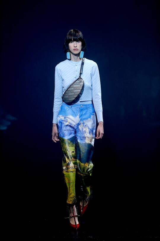 Runway-Bild der Balenciaga Frühjahr/Sommer 2018 Show in Paris.