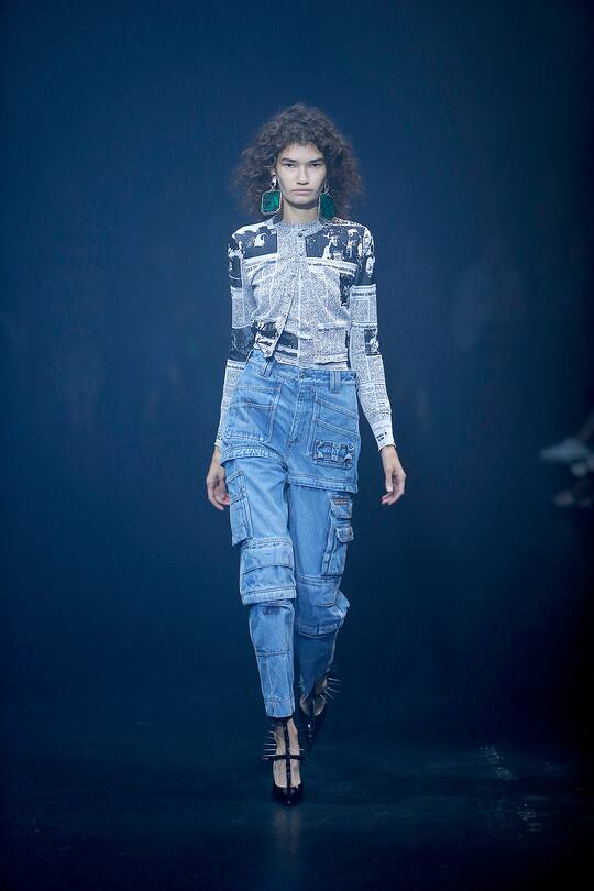 Runway-Bild der Balenciaga Frühjahr/Sommer 2018 Show in Paris.