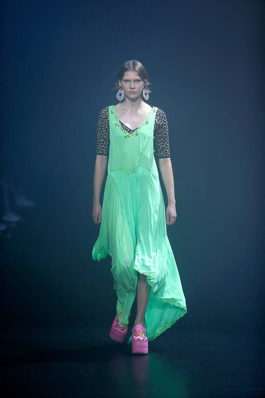 Runway-Bild der Balenciaga Frühjahr/Sommer 2018 Show in Paris.