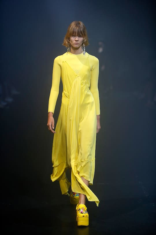 Runway-Bild der Balenciaga Frühjahr/Sommer 2018 Show in Paris.