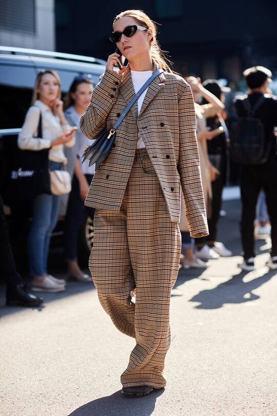Street Styles zum Thema Anzug an der Fashion Week Mailand im September 2017