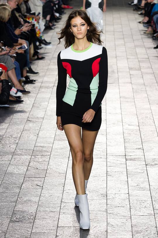 Runway-Bilder der Versus Versace SS18 Show in London