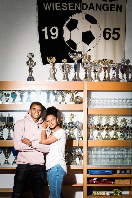 Fussballer Manuel Akanji und Schwester Sarah