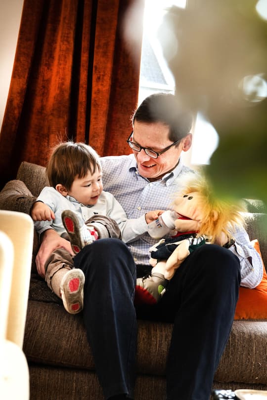 Roger Köppel, Schweizer Jouranlist, Nationalrat, Tochter Anna, Sohn Viktor, Baby Paul, Kuesnacht, SI 17/2021