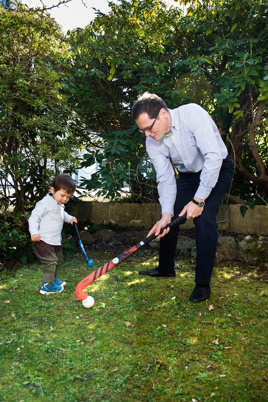 Roger Köppel, Schweizer Jouranlist, Nationalrat, Tochter Anna, Sohn Viktor, Baby Paul, Kuesnacht, SI 17/2021