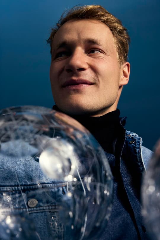 Immer den Erfolg im Blick: Die Trophäen stehen in seinem alten Kinderzimmer bei seinen Eltern.