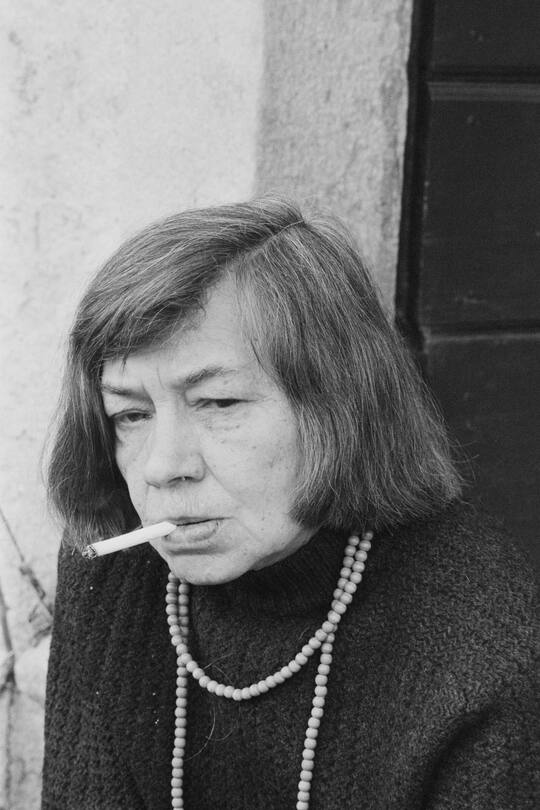 American writer Patricia Highsmith (1921-1995) at home in Locarno (Swizerland). She moved to Europe at the age of 31. She is the author of numerous novels and short stories, including The Talented Mr. Ripley, which was made into a movie in 1999. (Photo by Sophie Bassouls/Sygma via Getty Images)